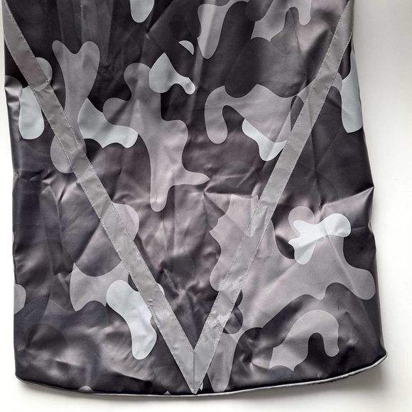 Nwt xxl Dog Raincoat Camo Reflective Bailey & Bella - Picture 3 of 8